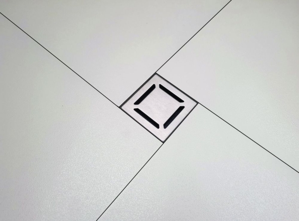 Трап BERGES Platz Norma вертикальный 15х15 глянцевый хром