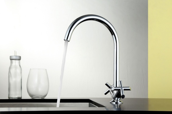 Смеситель для кухни LEMARK Practica с поворотным изливом LM7504C