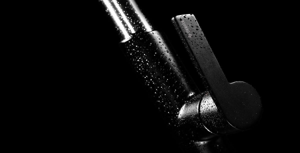 Смеситель для кухни DEANTE Silia с выдвижным изливом BQS_B730 черный/хром