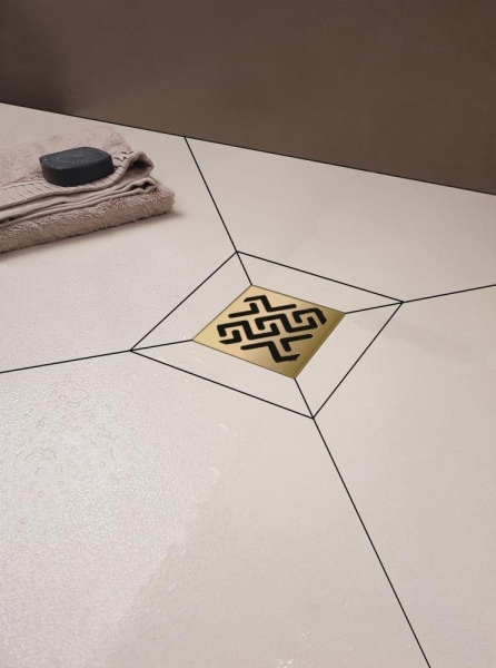 Трап BERGES Platz Antik горизонтальный 10х10 золотой